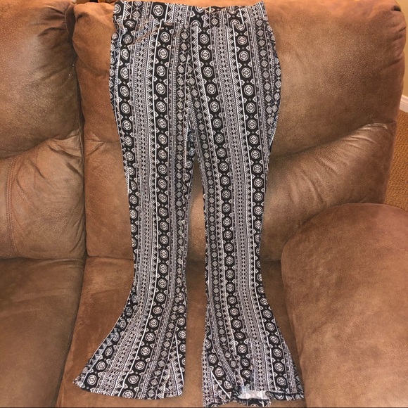 Charlotte Russe Pants - ▪️Charlotte Russe High Waist Flare Pants